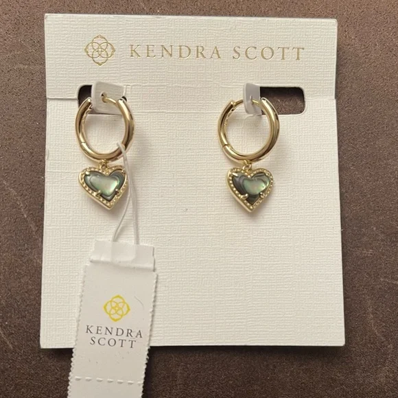 NWT Kendra Scott Heart Huggie Earrings - Picture 1 of 3